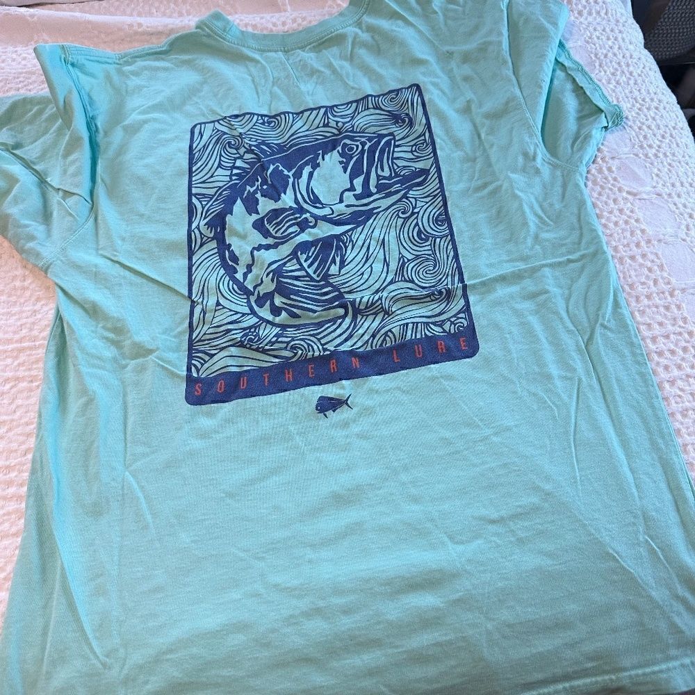 Southern Lure Tee- EUC Size Large